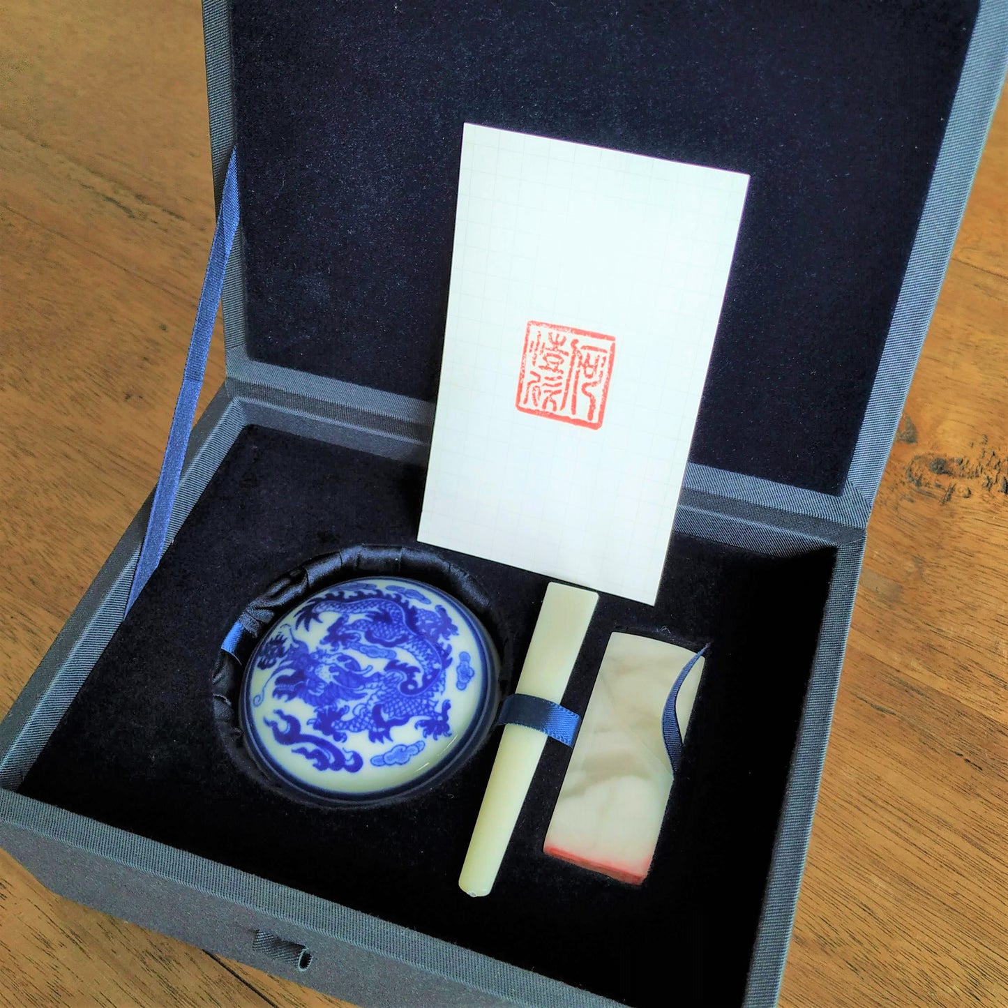 Exquisite gift set for customized square seal