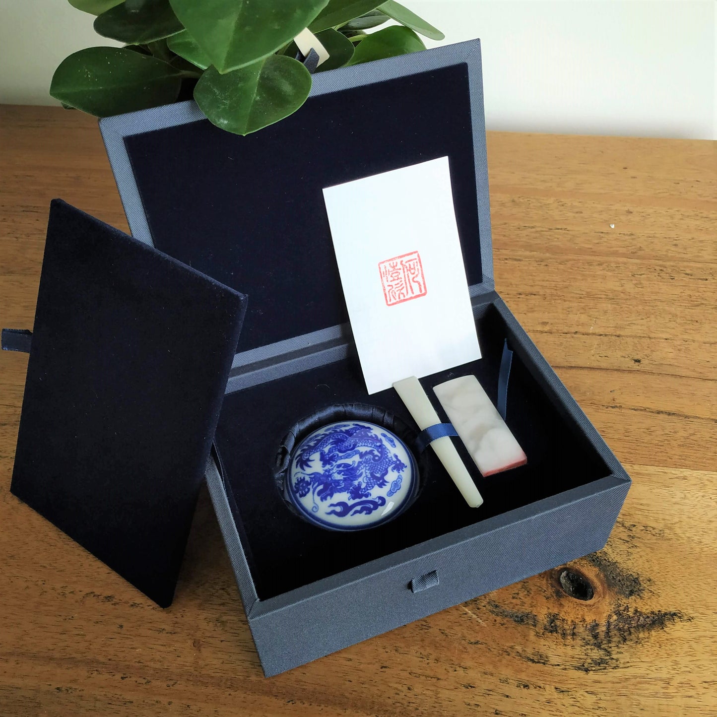 Exquisite gift set for customized square seal