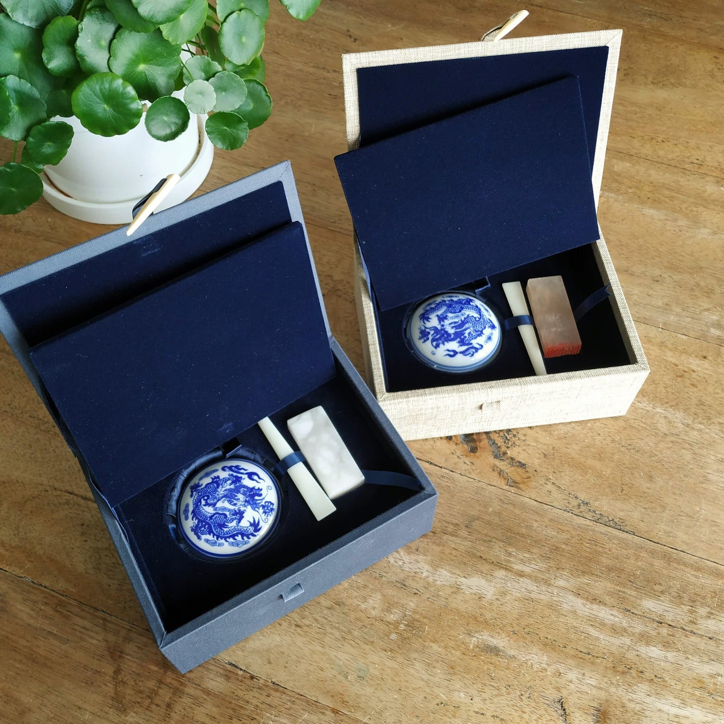 Exquisite gift set for customized square seal
